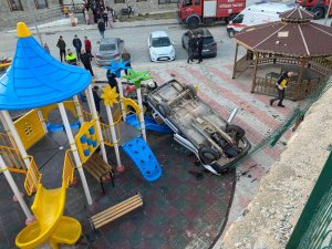 Bursa’da Çocuk Parkında Faciadan Dönüldü