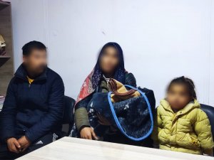 Dilenmeye Çocuklarını Da Alet Ettiler, Zabıtadan Kaçamadılar