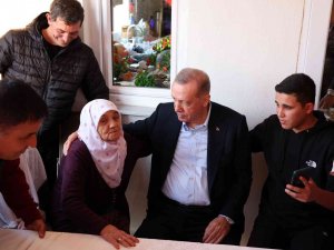Cumhurbaşkanı Erdoğan, Selzede Zülfiye Ninenin Evine Misafir Oldu