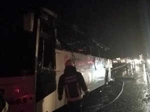 Seyir Halindeki Yolcu Otobüsü Alev Alev Yandı