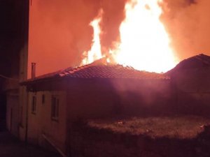 Terzialan’da Müstakil Ev Alev Alev Yandı
