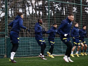 Fenerbahçe, Derbi İçin Kampa Girdi
