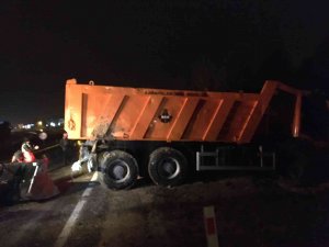 Şarampole Devrilen Kamyonum Sürücüsü Yaralandı