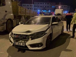 ’Dur’ İ̇htarına Uymayan Alkollü Sürücüsü Polise Çarpıp Kaçtı