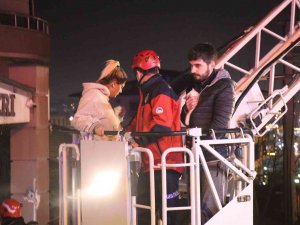 Mutfakta Çıkan Yangın Binayı Sokağa Döktü: 1 Kişi Dumandan Etkilendi