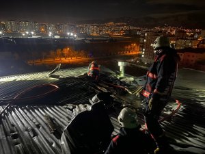 Malatya’da Korkutan Çatı Yangını