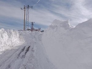 Şemdinli’de 9 Yerleşim Yerinin Yolu Ulaşıma Kapandı