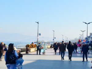 Mudanya Sahil Doldu Taştı