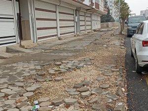 Kızıltepe’de Kaldırım Ve Yollar Bakımsızlığıyla Dikkat Çekiyor