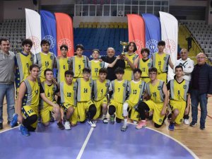 Afyon Yıldızları Namağlup Şampiyon