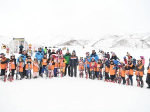 Başkan Büyükkılıç; Erciyes Kayak Okulunu Ziyaret Etti