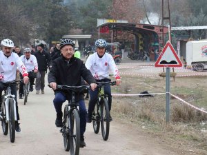 Cumhurbaşkanı Yardımcısı Oktay, 10 Ocak Çalışan Gazeteciler Günü Bisiklet Sürüş Etkinliğine Katıldı