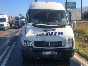 Bursa’da Minibüs Otomobille Çarpıştı: 7 Yaralı
