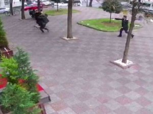 Fatih’te Genç Kızı Taciz Eden Şüpheliye Vatandaşlar Müdahale Etti
