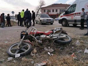 Aksaray’da Otomobil İle Motosiklet Çarpıştı: 2 Yaralı