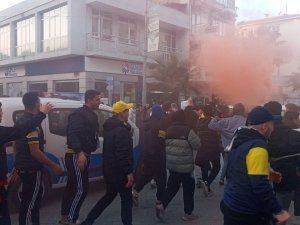 Derbi Öncesi Taraftar Yolu Kapattı