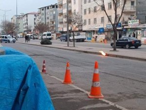 Iğdır’da Akıl Al Almaz Olay: Alev Alan Tüpü Yolun Ortasına Attı
