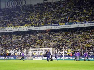 Fenerbahçe Taraftarından Derbide Koreografi