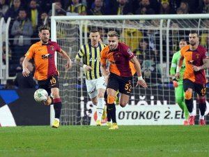 Spor Toto Süper Lig: Fenerbahçe: 0 - Galatasaray: 1 (İ̇lk Yarı)