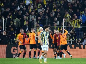 Fenerbahçe’ye Kadıköy’de Ezeli Rakibinden Ağır Yenilgi