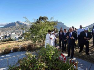 Dışişleri Bakanı Çavuşoğlu, Cape Town’da Türk Vatandaşlarıyla Bir Araya Geldi