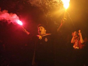 Erzincan’da Buz Gibi Havada Galatasaraylı Taraftarların Galibiyet Coşkusu