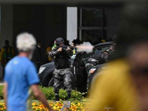 Brezilya’da Bolsonaro Destekçileri Ulusal Kongre’yi Bastı