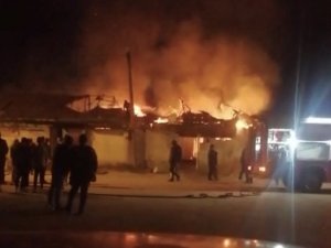 Alaşehir’de Ahşap Evde Çıkan Yangın Korkuttu