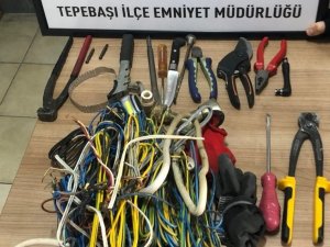 Metruk Binalardan Kablo Çalan Hırsız Yakalandı