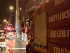 Alevlere Teslim Olan Çatı Korku Dolu Anlar Yaşattı