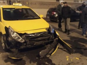 Ticari Taksiyle Çarpışan Motosikletin Sürücüsü Yaralandı