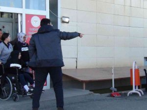 Kars’ta Öğrenci Servisi Takla Attı: 1 Ölü, 14 Yaralı