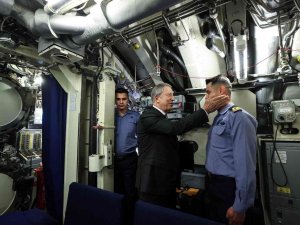 Bakan Akar Beraberindeki Tsk Komuta Kademesi İle Donanma Komutanlığında İnceleme Ve Denetlemelerde Bulundu