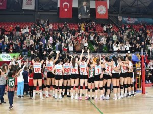 Karşıyaka Voleybol, Pes Etmedi