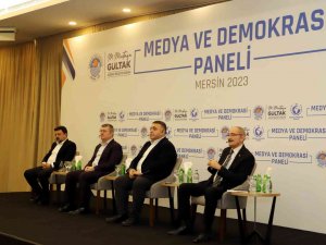 Mersin’de ’Medya Ve Demokrasi’ Paneli Düzenlendi