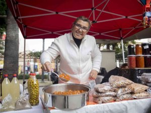 Mersin’de Kadınlar Doğal Ürünler Üreterek Kazanıyor