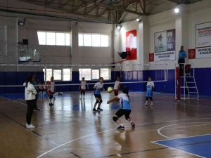 Elazığ’da Küçükler Voleybol İ̇l Şampiyonası Başladı
