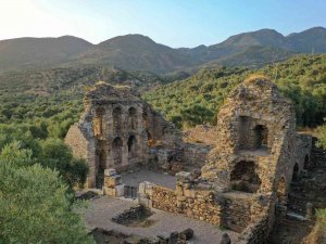 Nysa’nın Eğitim Kenti Sembolü 18 Asırlık Kütüphane Dikkat Çekiyor