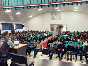 Ortaokul Öğrencilerine Siber Zorbalıkla Mücadele Anlatıldı