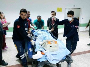 Okul Yolunda Motosikleti Devrilen Lise Öğrencisi Başka Aracın Çarpması Sonucu Ağır Yaralandı