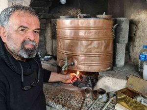 Odun Ateşinde 69 Yıldır Demlenen Çay Davalık Oldu
