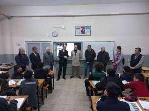 Öğrencileri İş Kıyafeti Ve Ayakkabısı