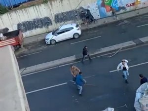 Zeytinburnu’nda Kağıt Toplayıcıları Arasında "Karton" Kavgası Kamerada