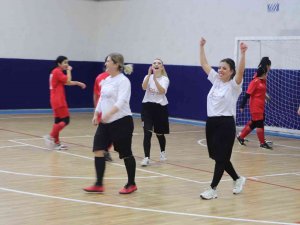 Kadın Öğretmen Ve Öğrenciler Bağımlılığa ‘Futbol’ Oynayarak Dikkat Çekti