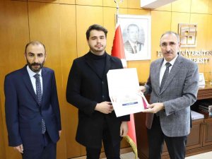 Sosyal Sorumluluk Projelerine Katılan Üniversite Öğrencilerine Teşekkür Belgesi Verildi