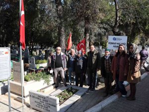 Huzurevi Sakinleri Topçu Yüzbaşı’nı Mezarı Başında Andı
