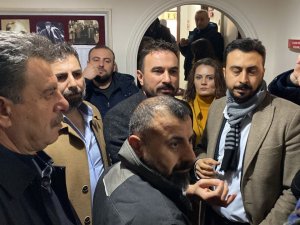 Chp’de Olaylı Seçim: Parti Üyeleri Yeni Seçilen Başkanı İstifaya Davet Etti