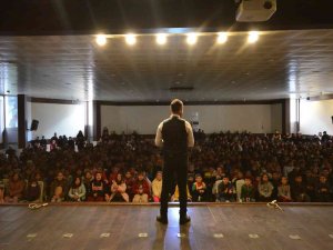 Gediz’de Çocuklara Kukla Gösterisi