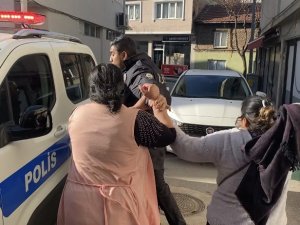 Bursa’da Kendi Evini Yakan Kişiye Komşuları Böyle Saldırdı