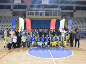 Afyon Yıldızları Kupayı Aldı